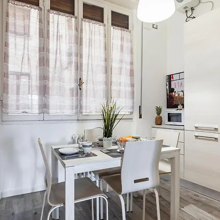 Apartment Lungarno Elegant With Panoramic Balcony Pisa