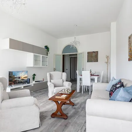 Lungarno Elegant With Panoramic Balcony *