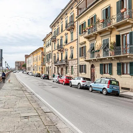 Lungarno Elegant With Panoramic Balcony * Pisa